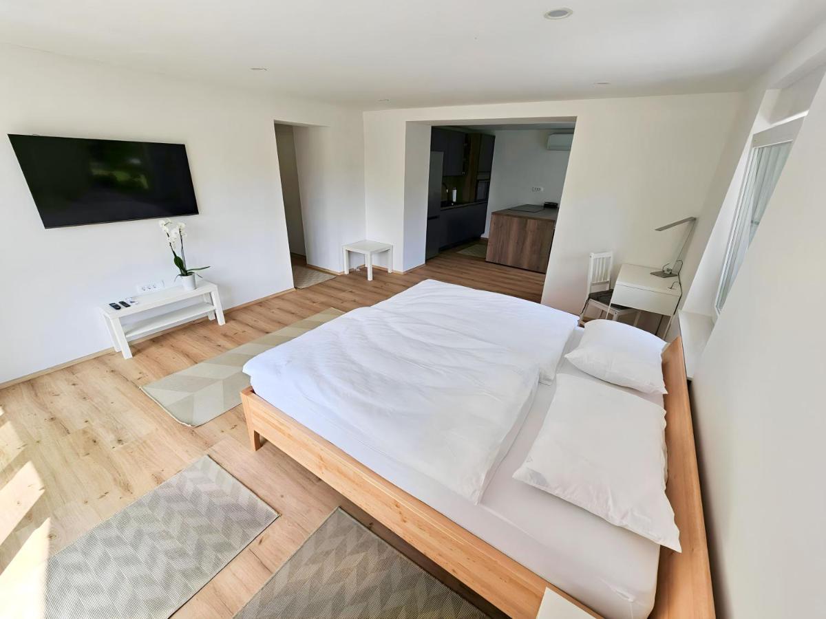 Апартаменты Charming Bella Hideout - Adults Only Есенице Экстерьер фото